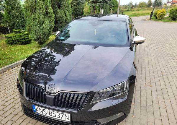 Skoda Superb cena 86900 przebieg: 229000, rok produkcji 2018 z Grybów małe 137